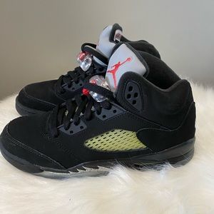 Gently Used Air Jordan 5 Retro OG Size 5.5Y